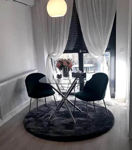 Apartment Mia Plus!! Self Check-In!! Bucharest